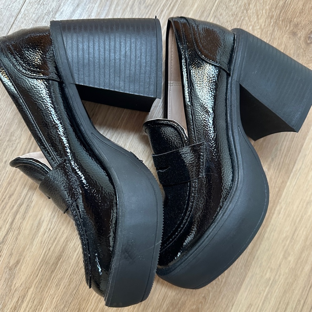 NWOT- Princess Polly Heeled Loafers